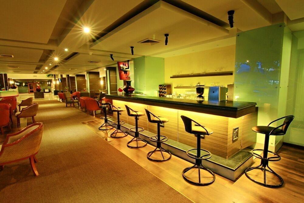 Pangeran Beach Hotel Παντάνγκ Εξωτερικό φωτογραφία